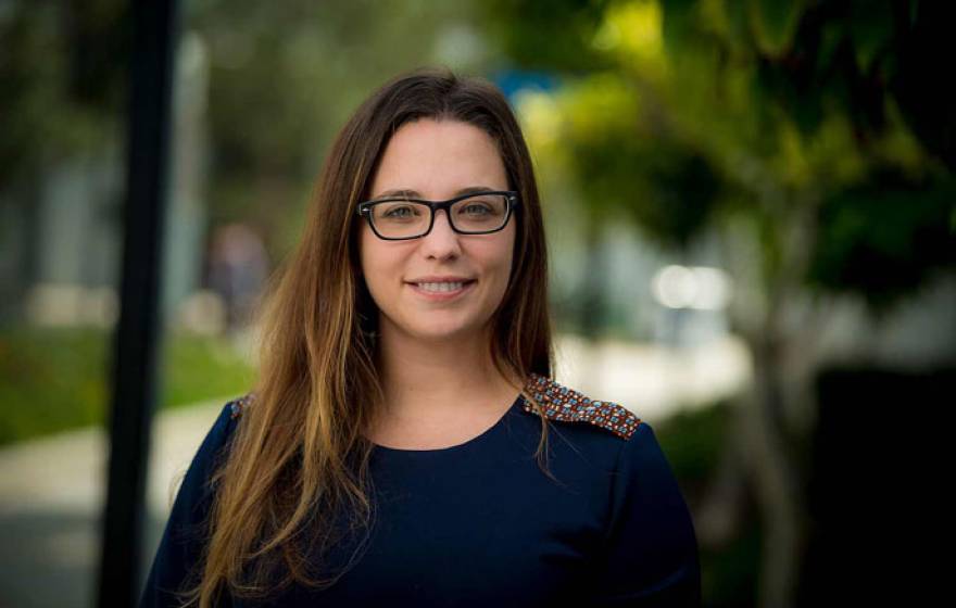 Elizabeth Lyons portrait